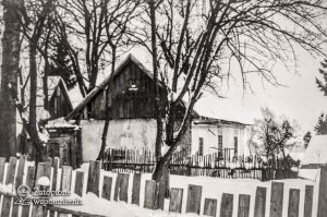 Maniowy 146 – brama