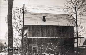 Maniowy 256 – od ulicy