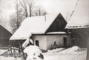 Maniowy 263 – podwórko