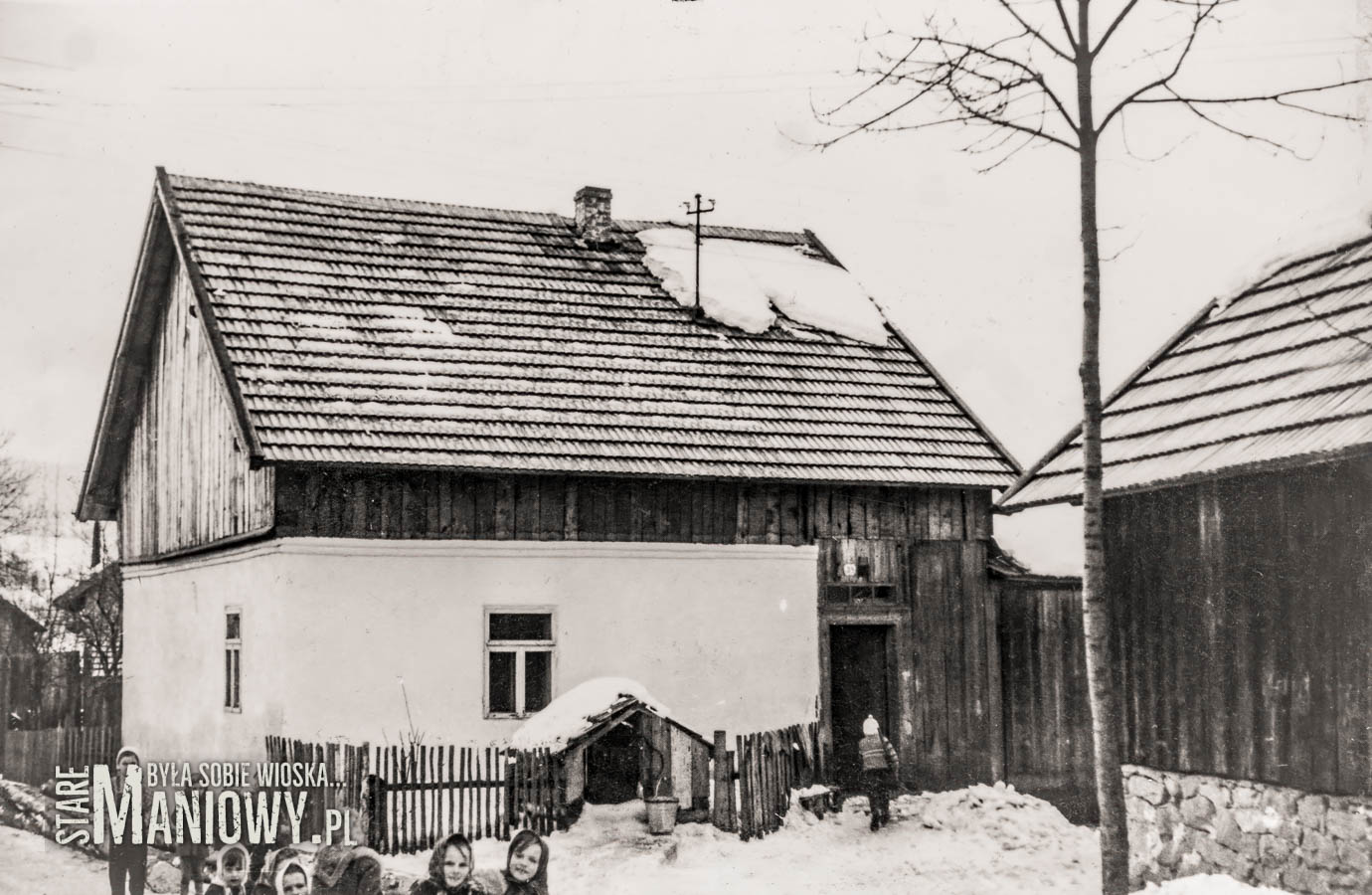 Maniowy 48a – podwórko